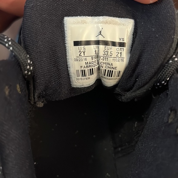 Kids Jordan 13 Retro Black Cat - Picture 5 of 7